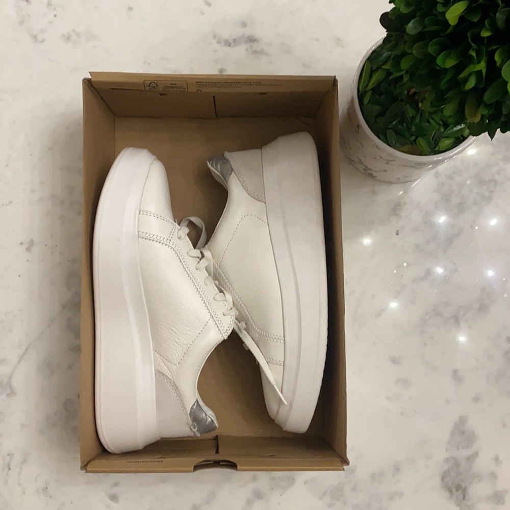 Brand New Women’s UGG Shoes, Size US 6.5